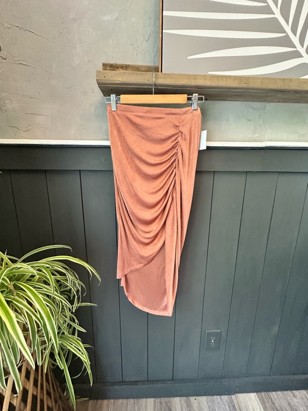 NWT Iconic Charlotte‎ Russe Tan Mauve Drapey Ruched Side Midi Length Skirt M